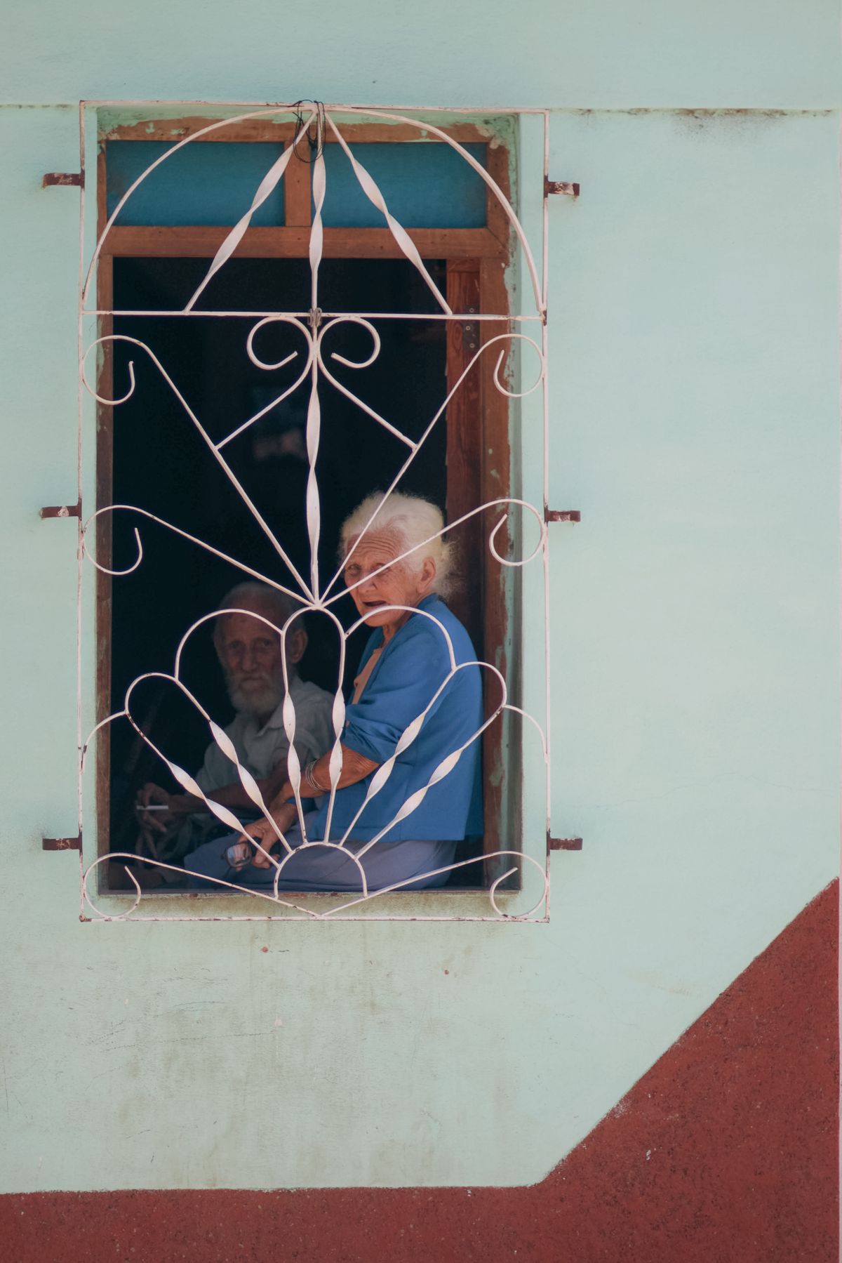 Elderly couple at a window, representing retirement and gratuity benefits
