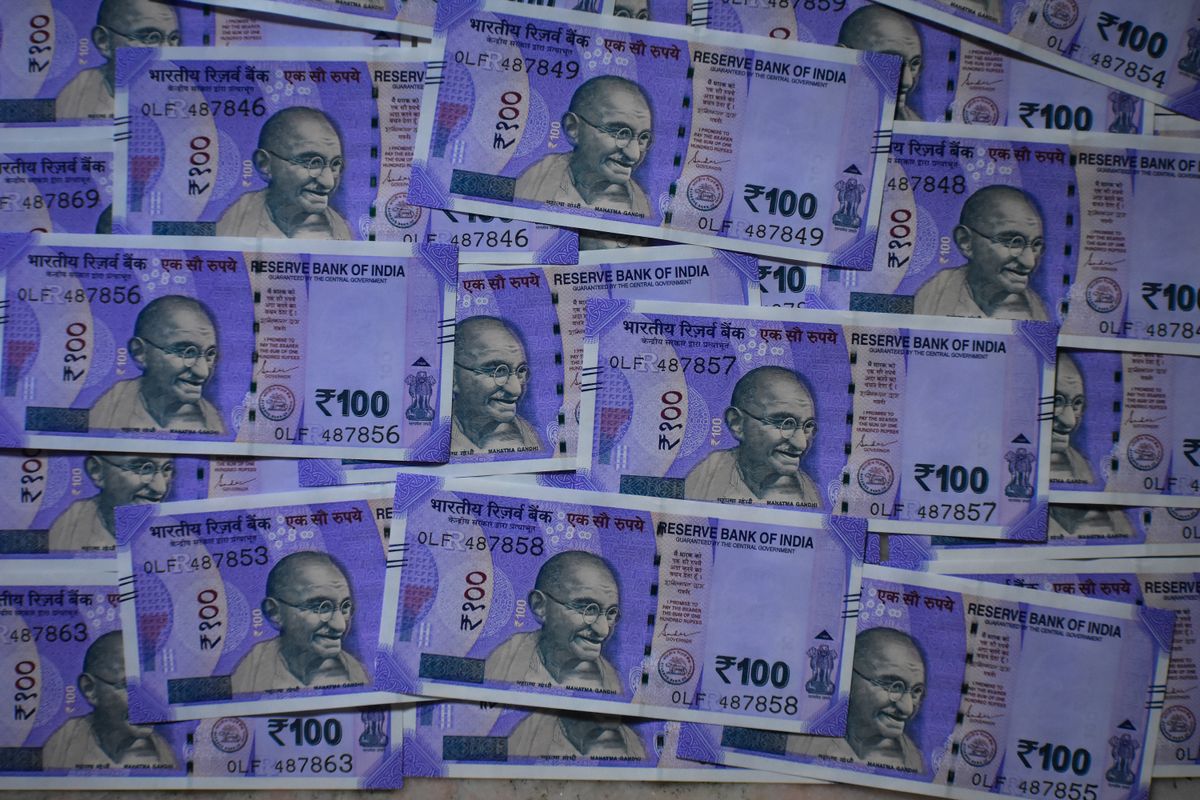 Spread of Indian 100-rupee notes